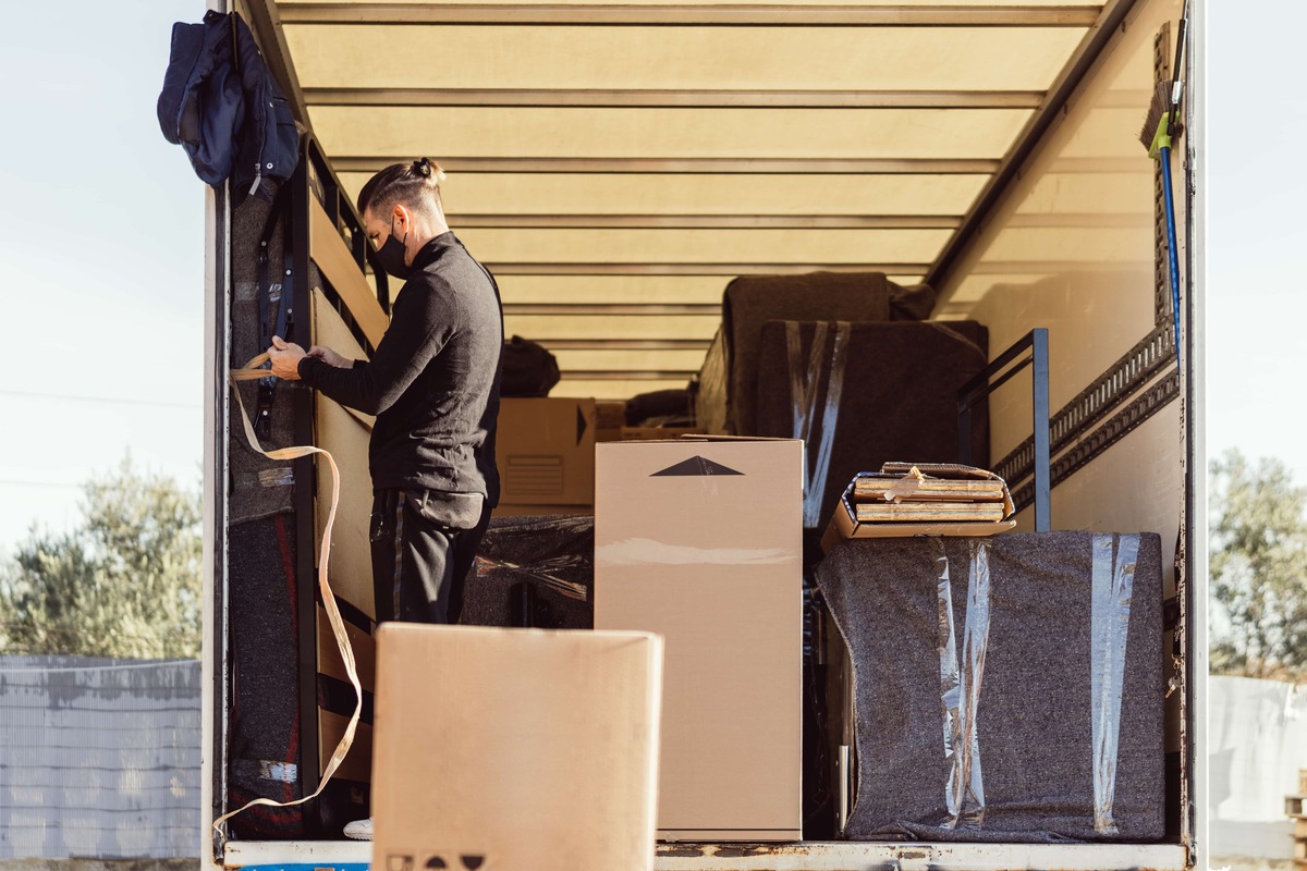 Komplett flytt med packning och städning - Sveado